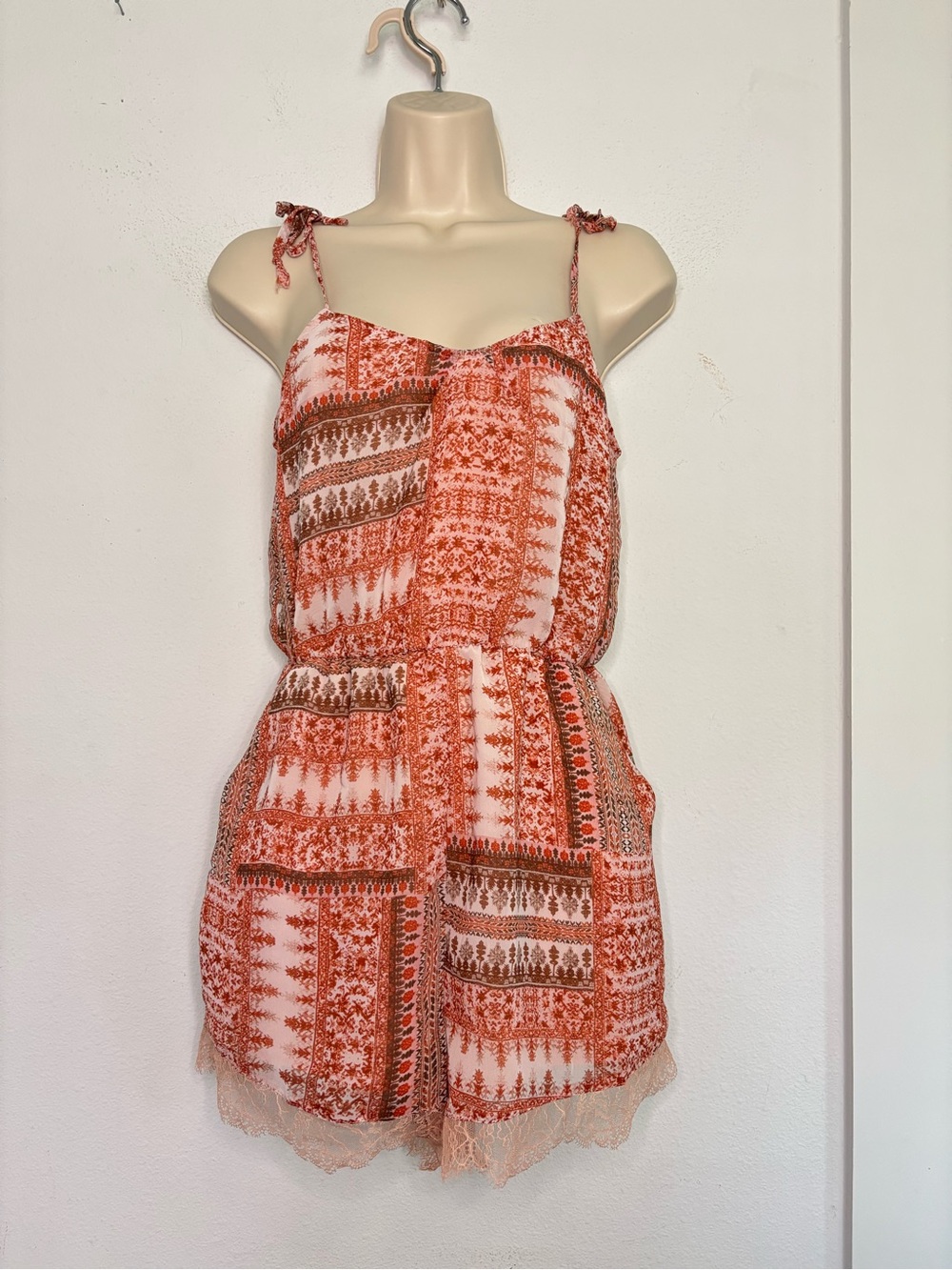 BCBG GENERATION BOHEMIAN PINK PRINTED CROSSOVER ROMPER SZ XS